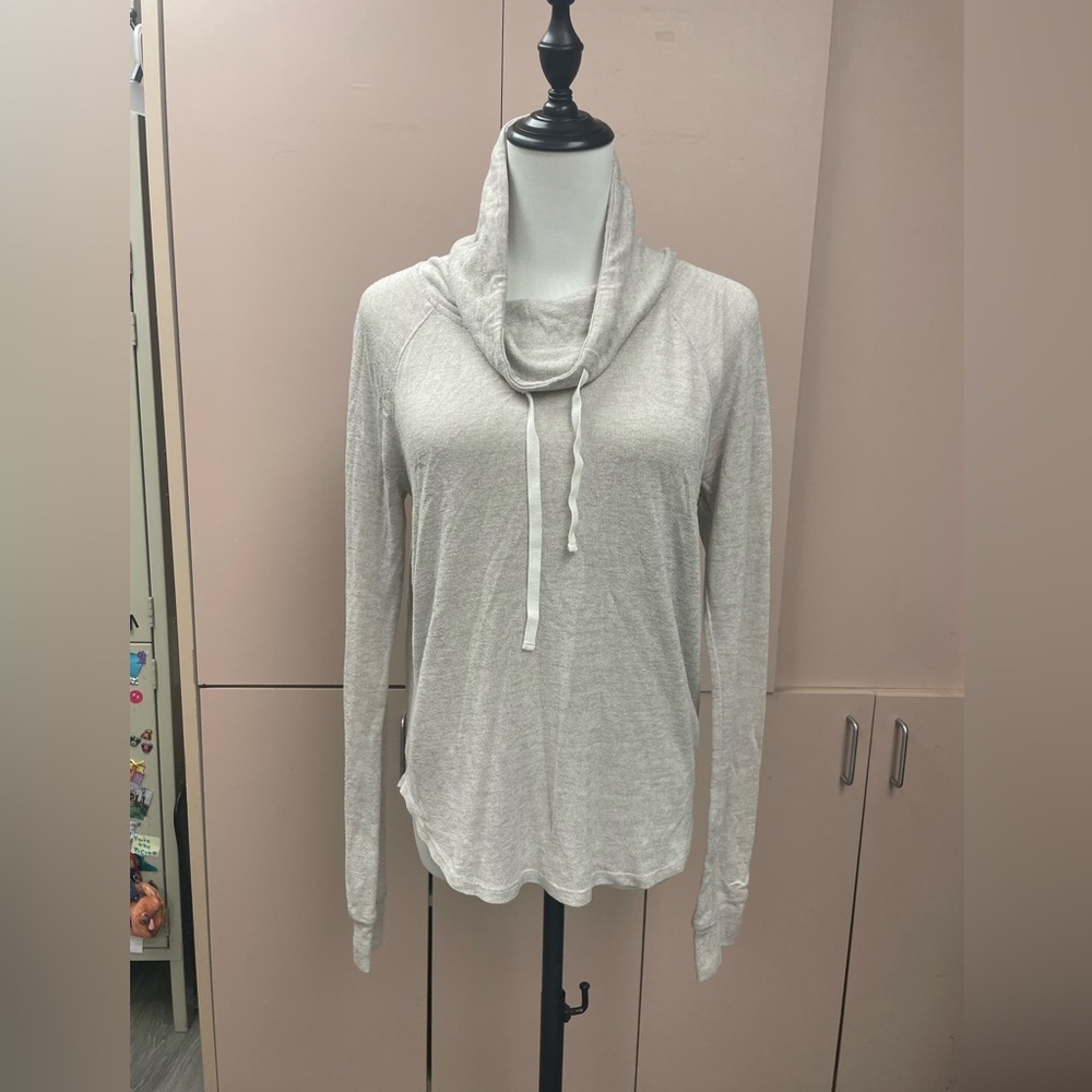 Hollister women's beige long sleeve cowl neck knit sweatshirt top size small